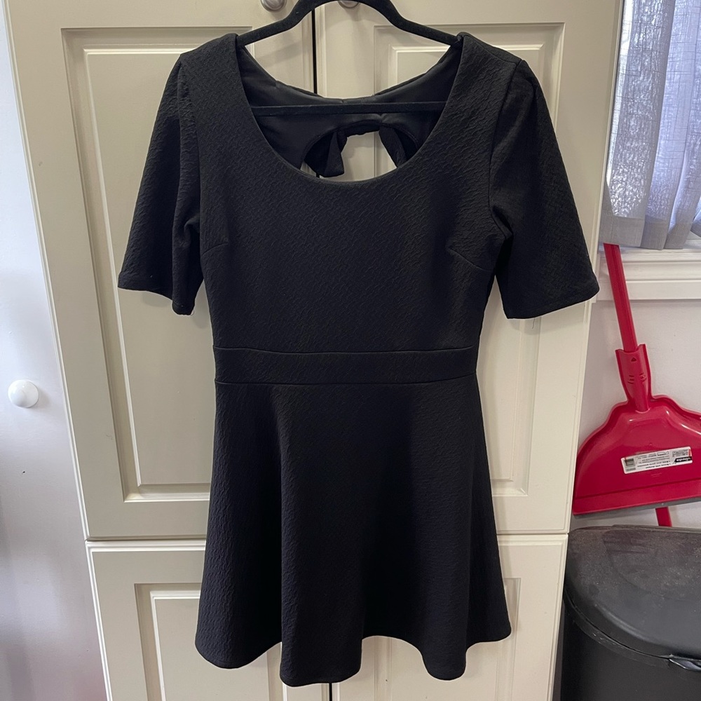 B. Smart black dress